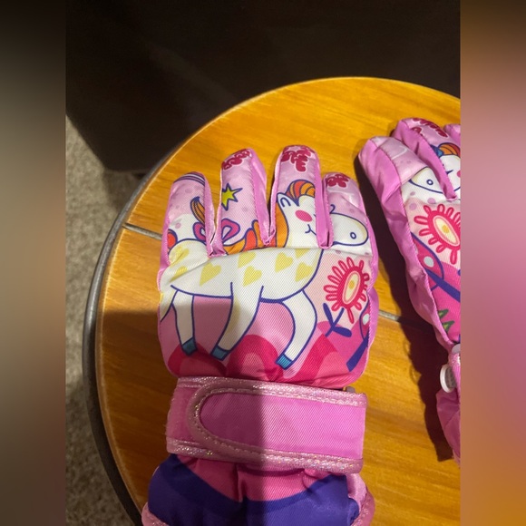 Girls Unicorn Hat and Gloves - Picture 4 of 9